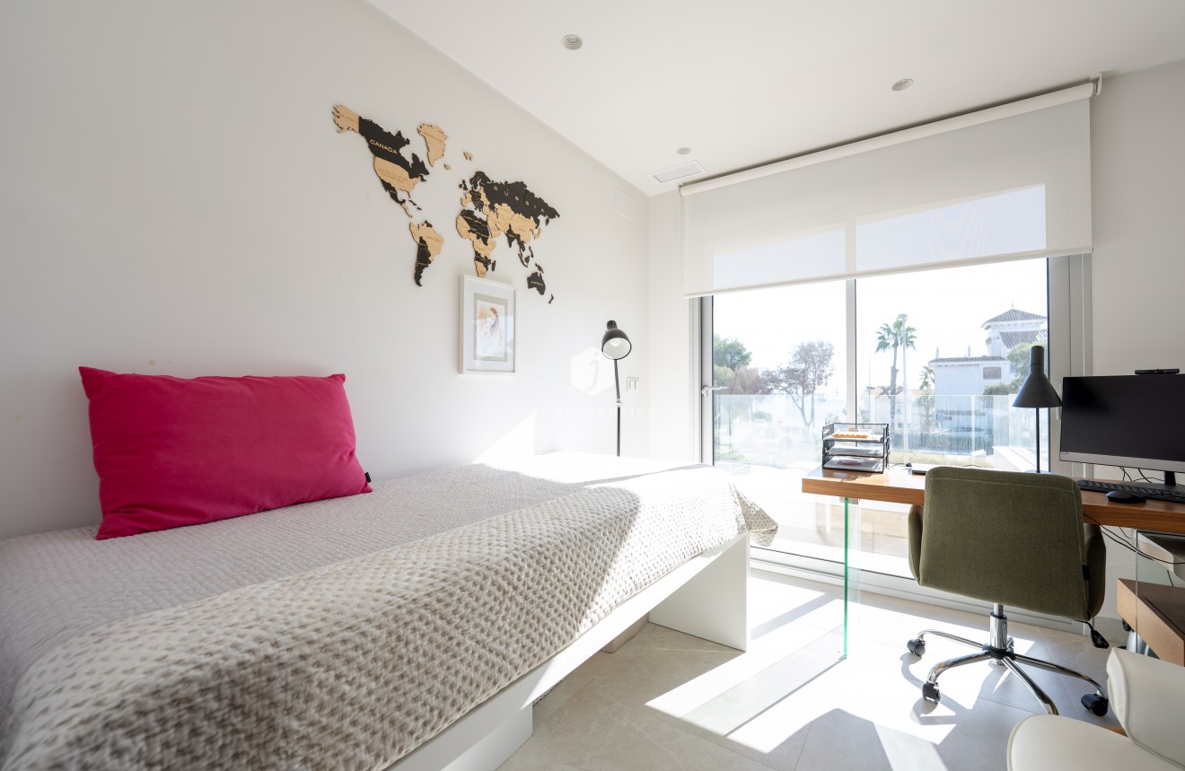 Aus zweiter Hand - Villa -
Orihuela Costa - Costa Blanca