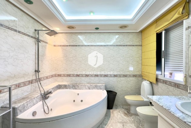D'occasion - Attique -
Torrevieja - Centro