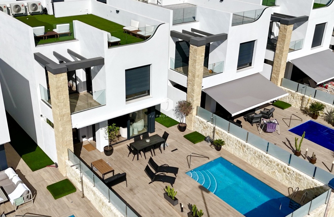 Aus zweiter Hand - Villa -
Punta Prima - Costa Blanca