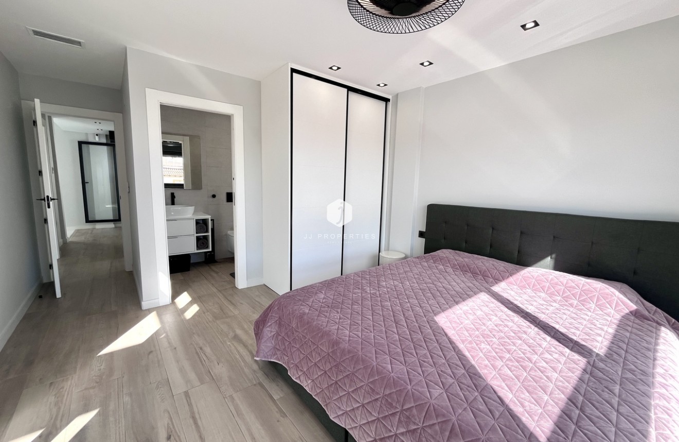 Aus zweiter Hand - Villa -
Punta Prima - Costa Blanca