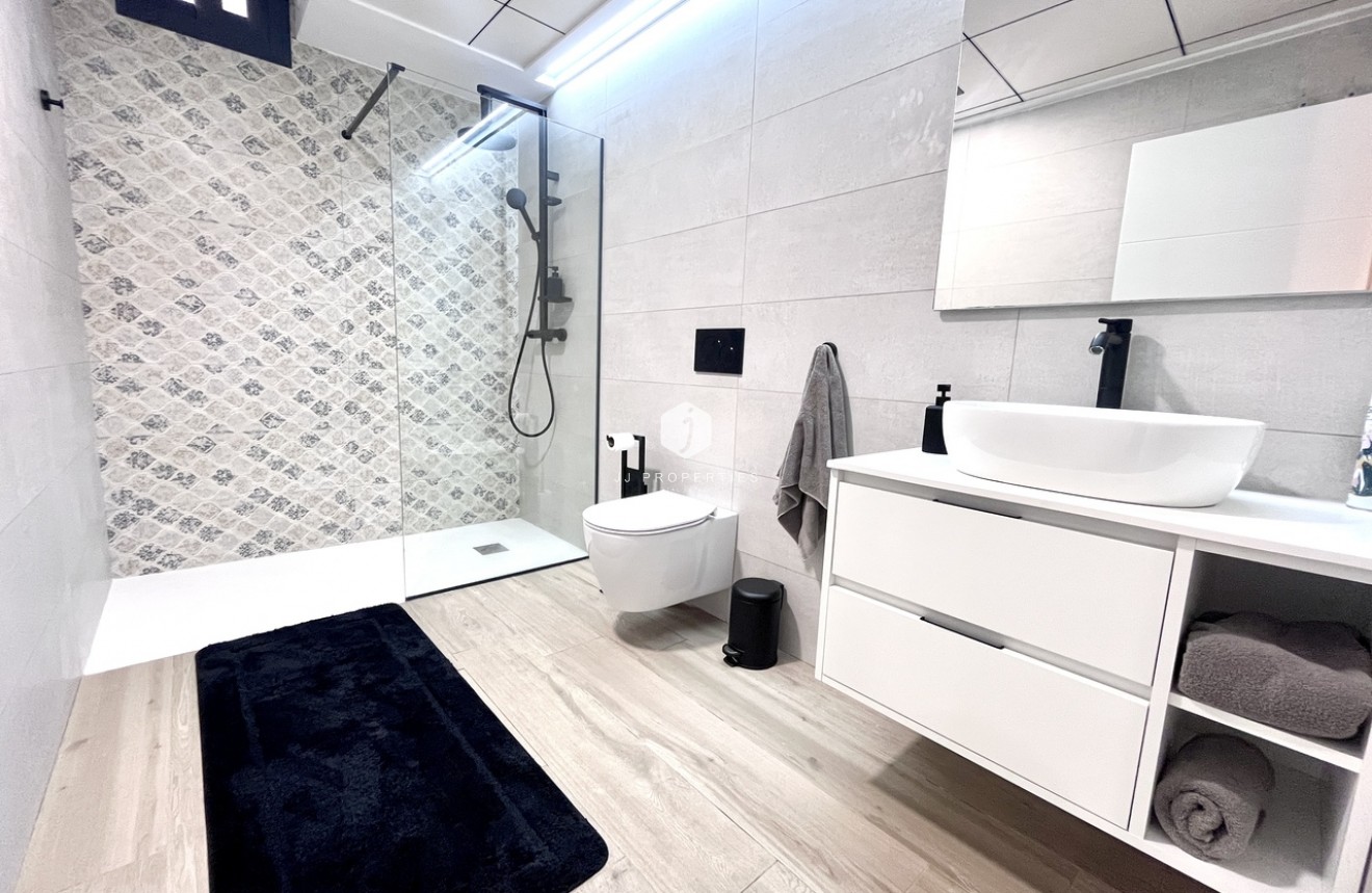 Aus zweiter Hand - Villa -
Punta Prima - Costa Blanca