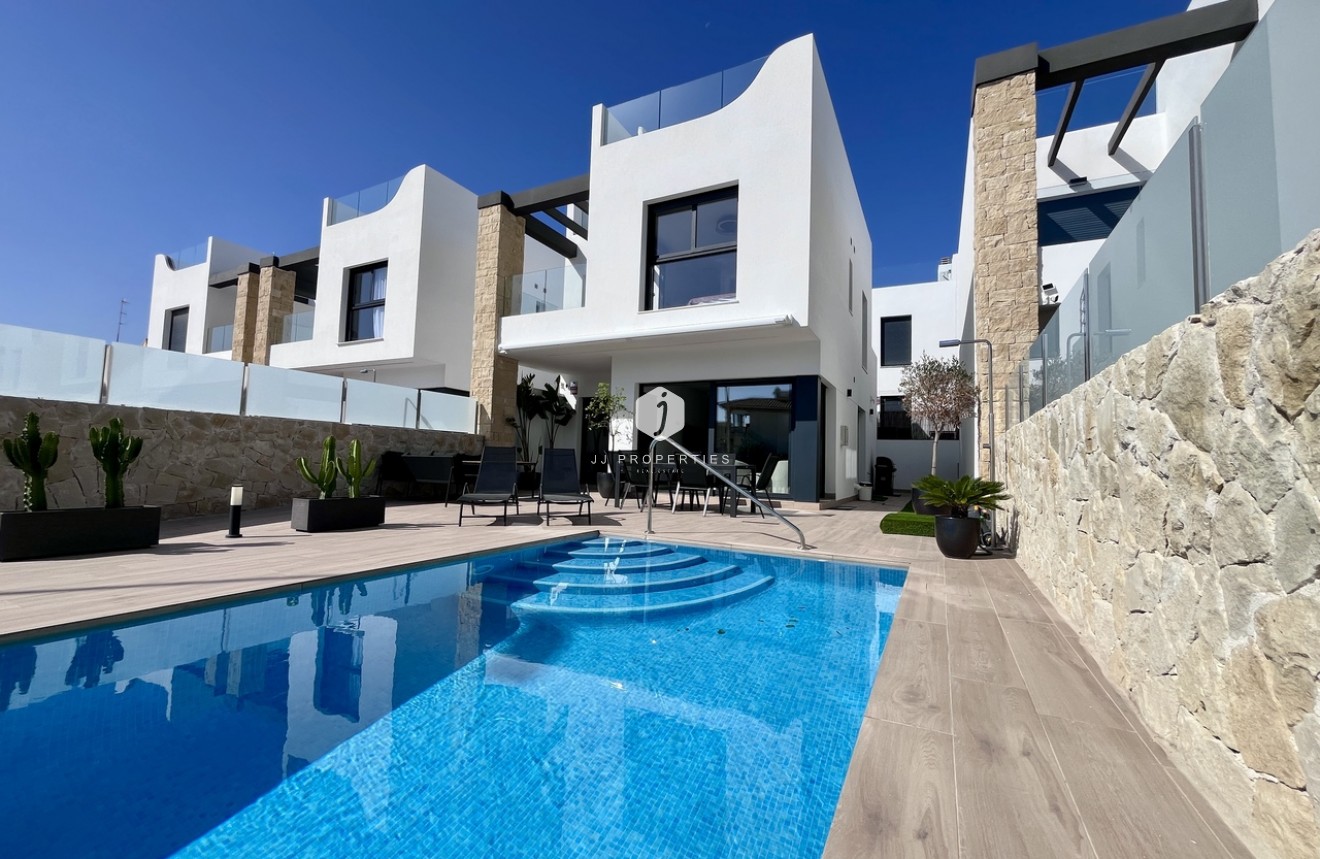 Aus zweiter Hand - Villa -
Punta Prima - Costa Blanca