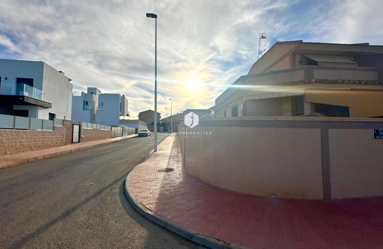 Aus zweiter Hand - Chalet -
Torrevieja - La siesta