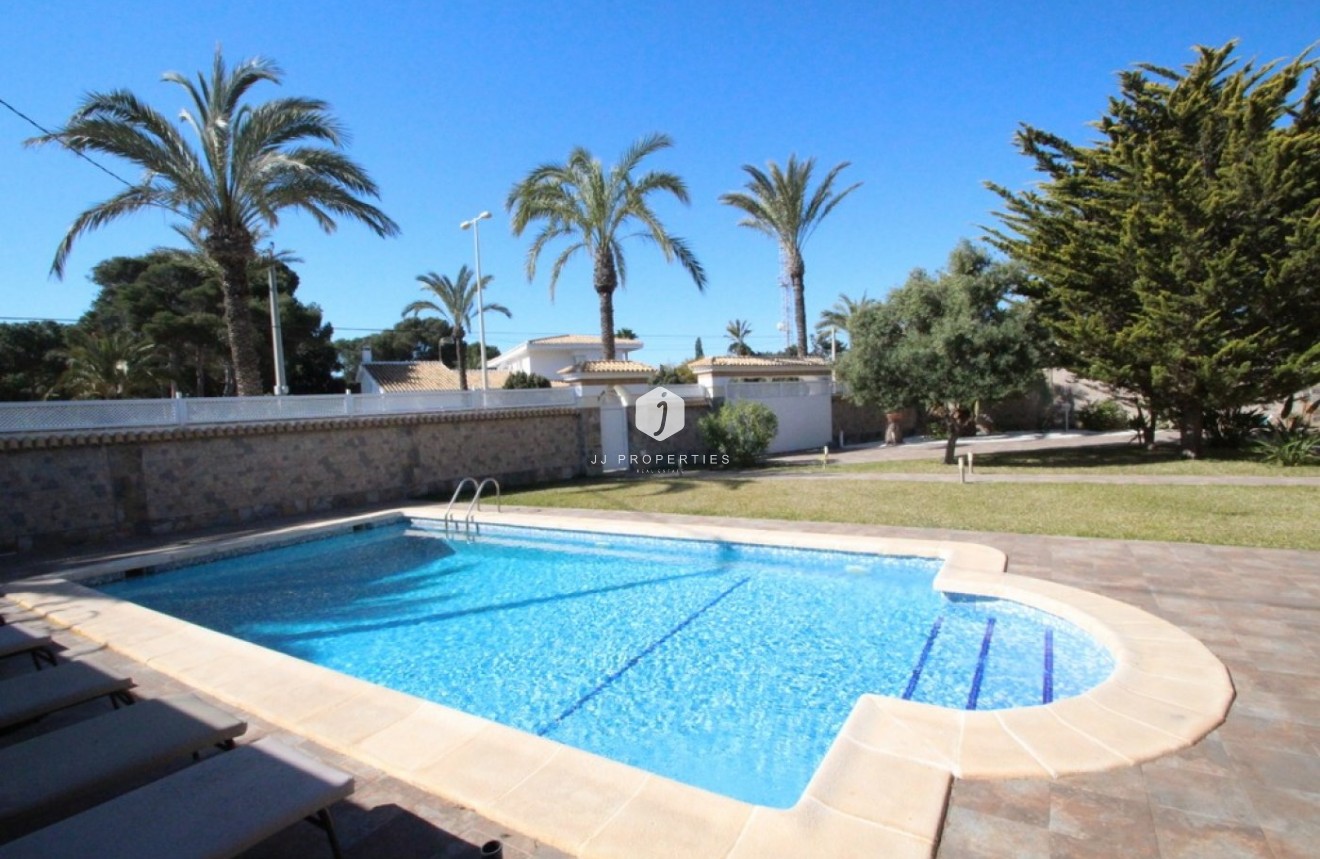 Aus zweiter Hand - Villa -
Orihuela Costa - Costa Blanca