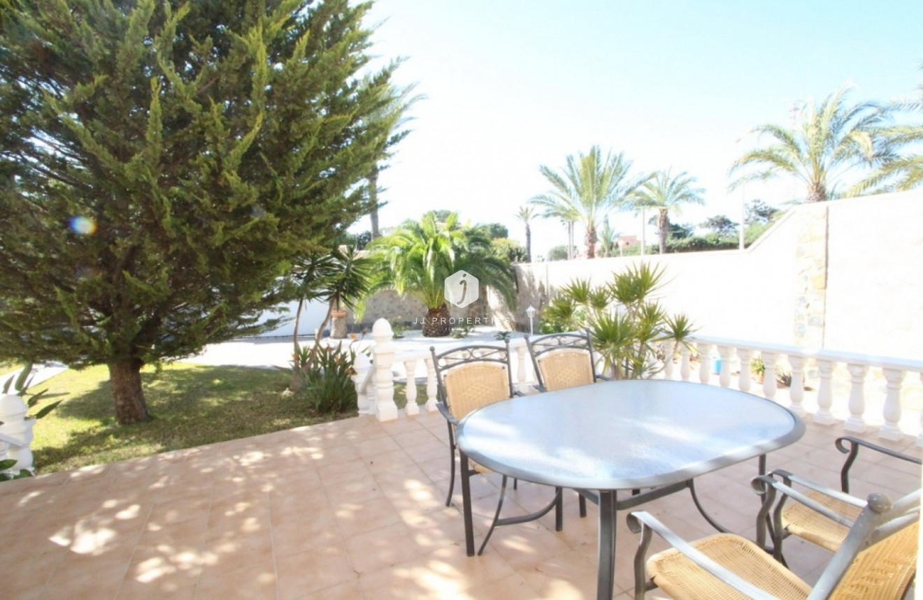 Aus zweiter Hand - Villa -
Orihuela Costa - Costa Blanca