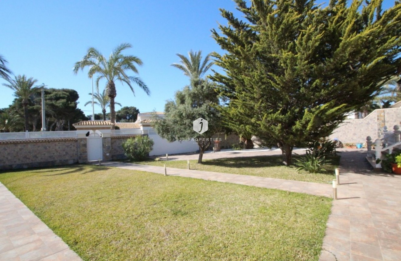 Aus zweiter Hand - Villa -
Orihuela Costa - Costa Blanca