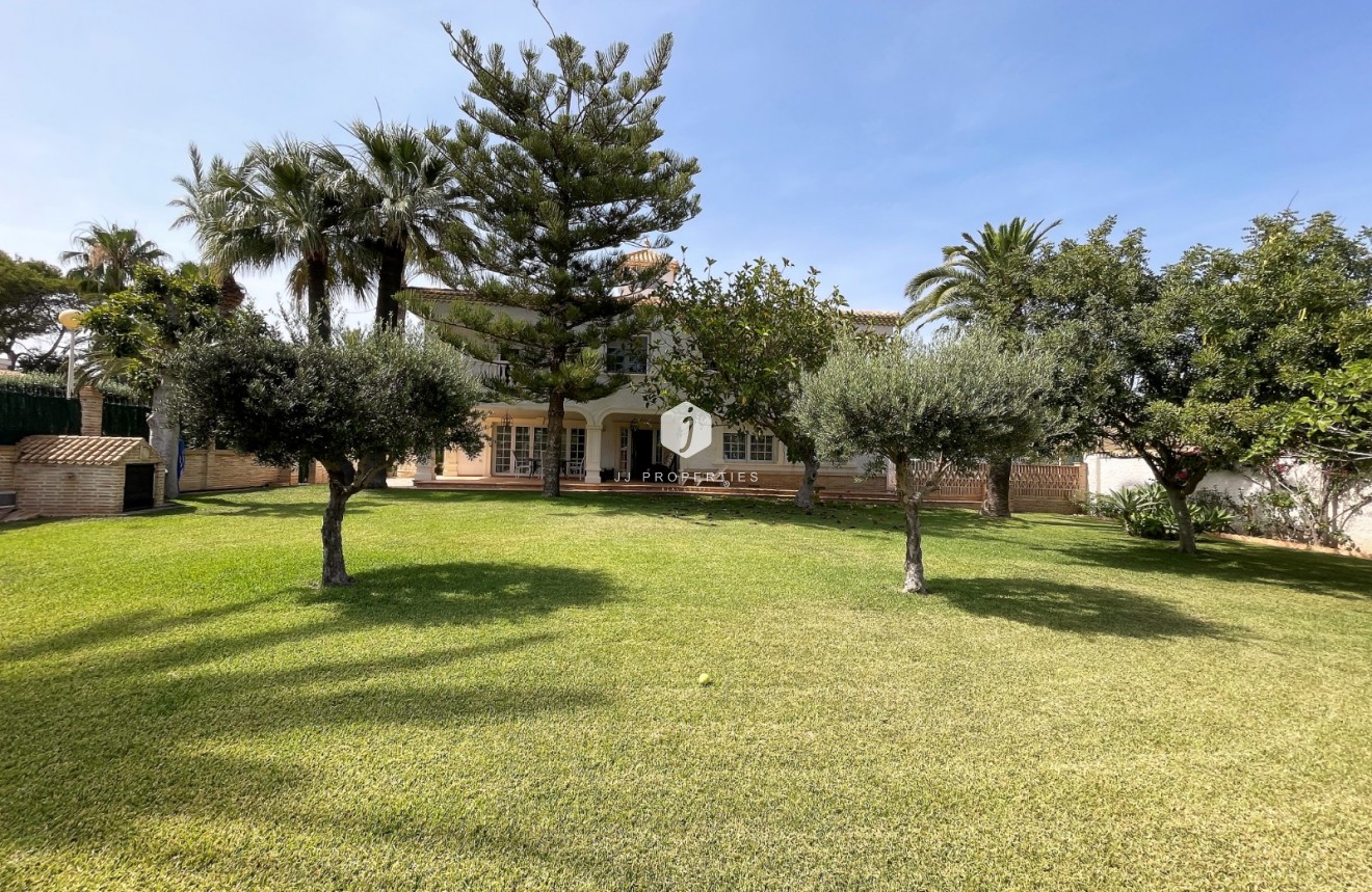 Aus zweiter Hand - Villa -
Orihuela Costa - Costa Blanca