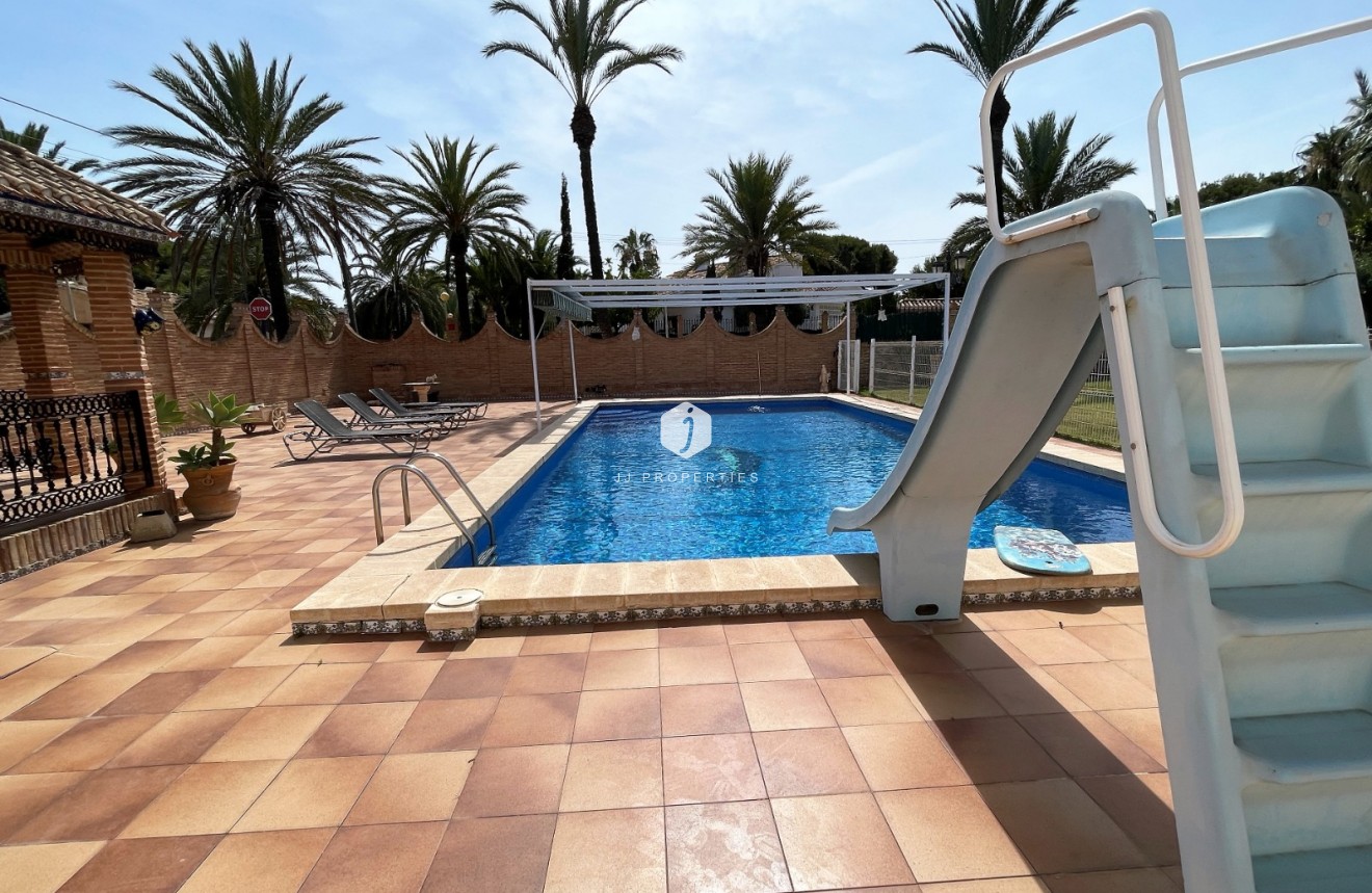 Aus zweiter Hand - Villa -
Orihuela Costa - Costa Blanca