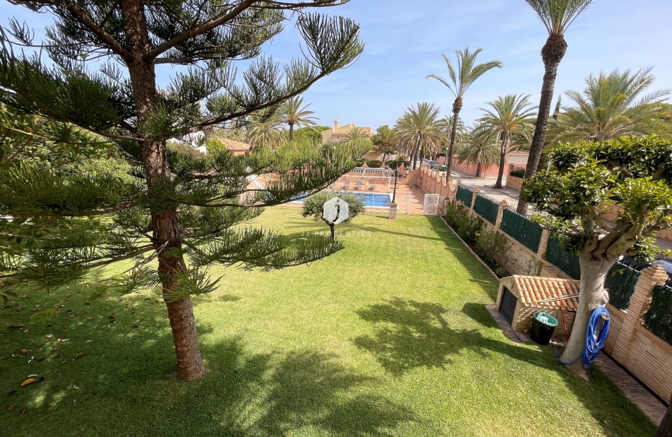 Aus zweiter Hand - Villa -
Orihuela Costa - Costa Blanca