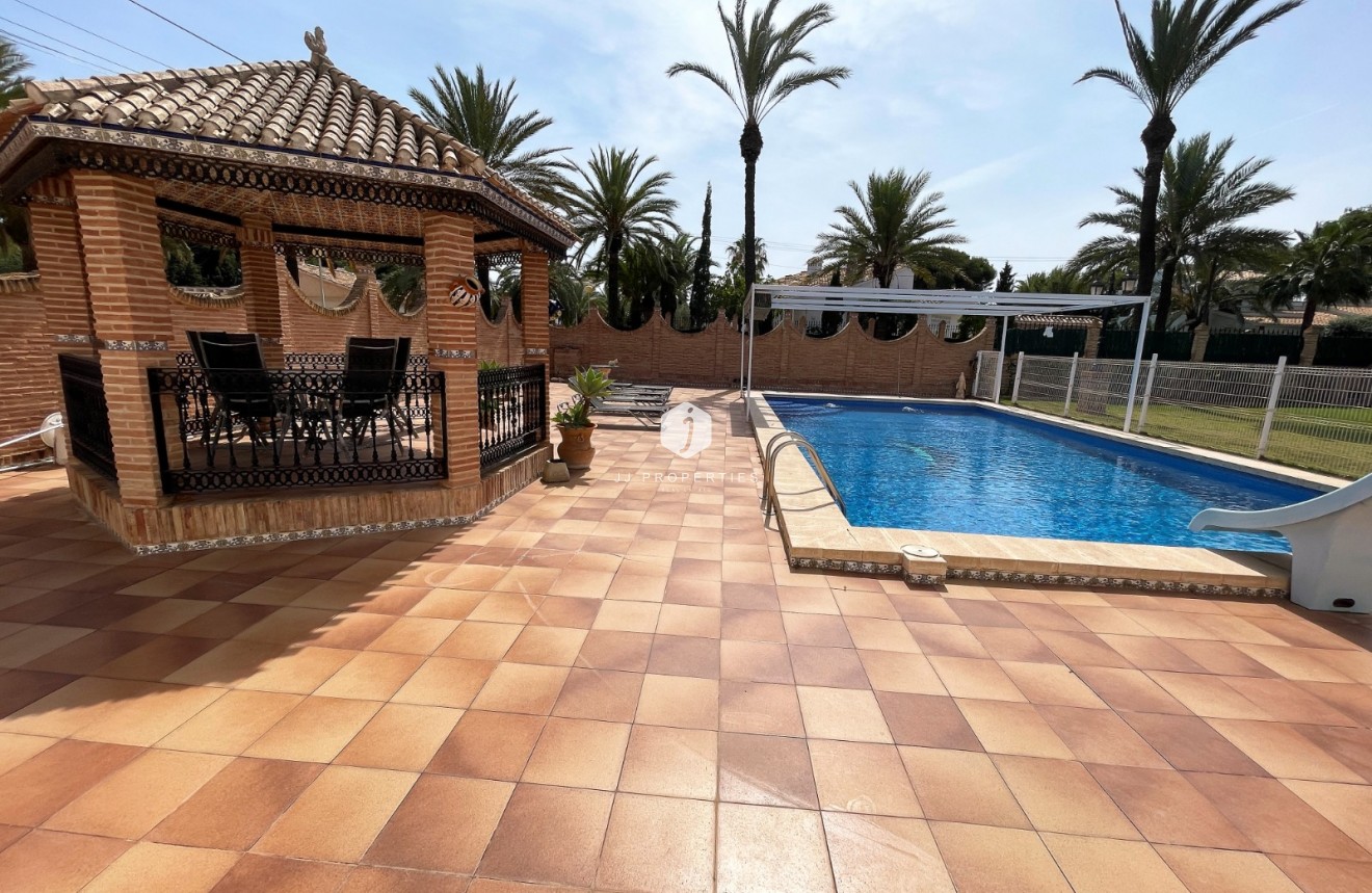 Aus zweiter Hand - Villa -
Orihuela Costa - Costa Blanca