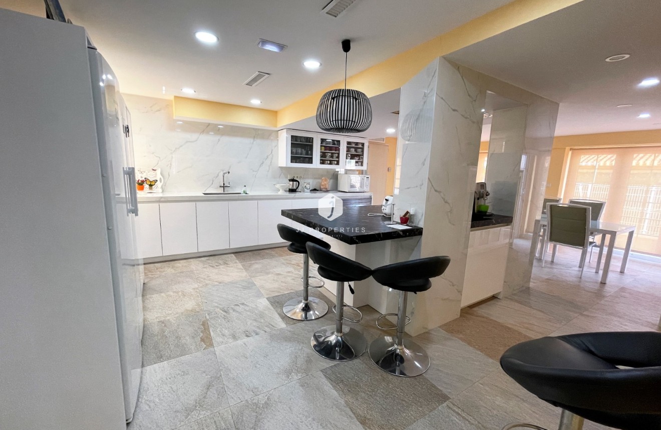 Aus zweiter Hand - Villa -
Orihuela Costa - Costa Blanca