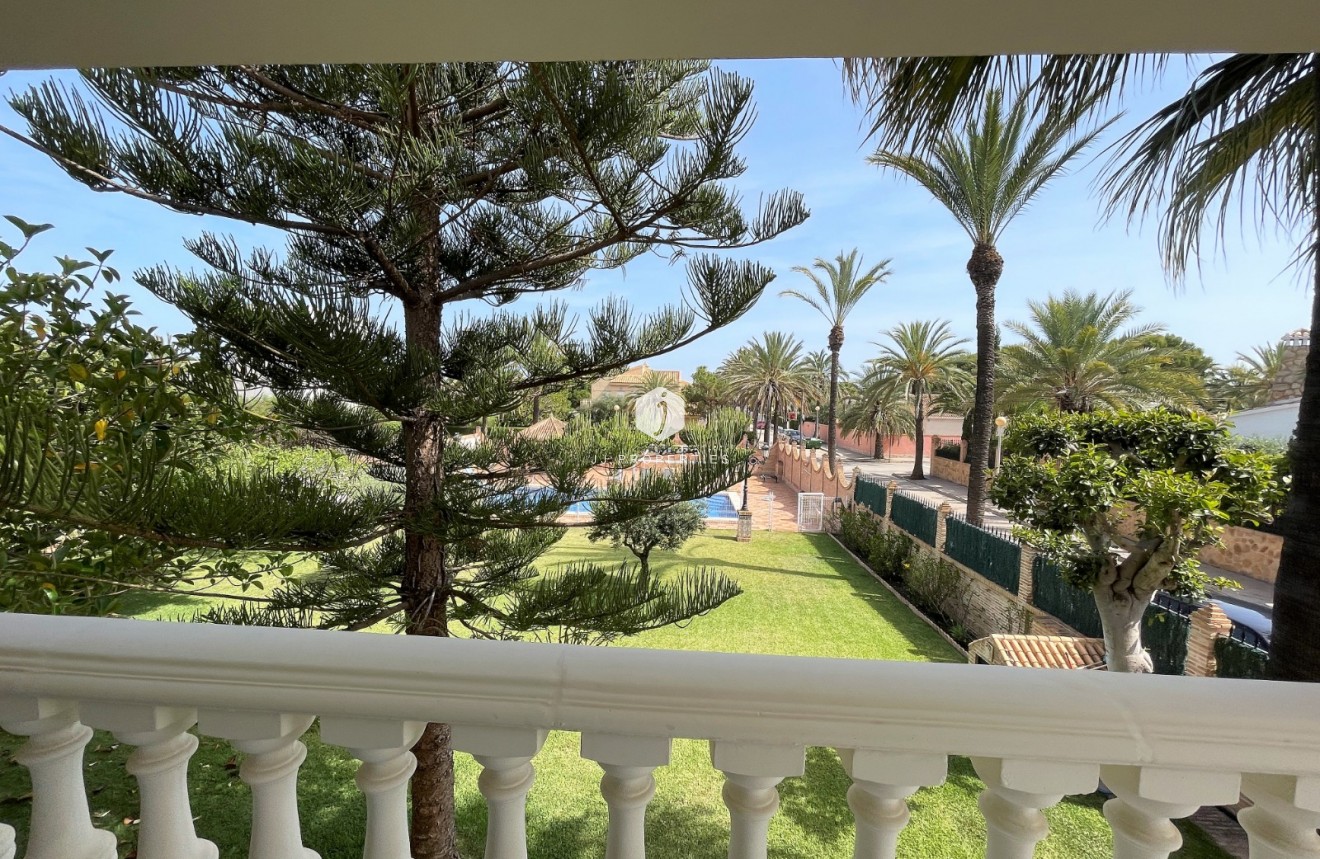 Aus zweiter Hand - Villa -
Orihuela Costa - Costa Blanca