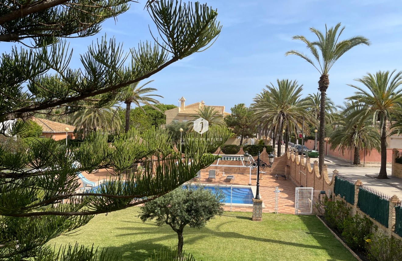 Aus zweiter Hand - Villa -
Orihuela Costa - Costa Blanca