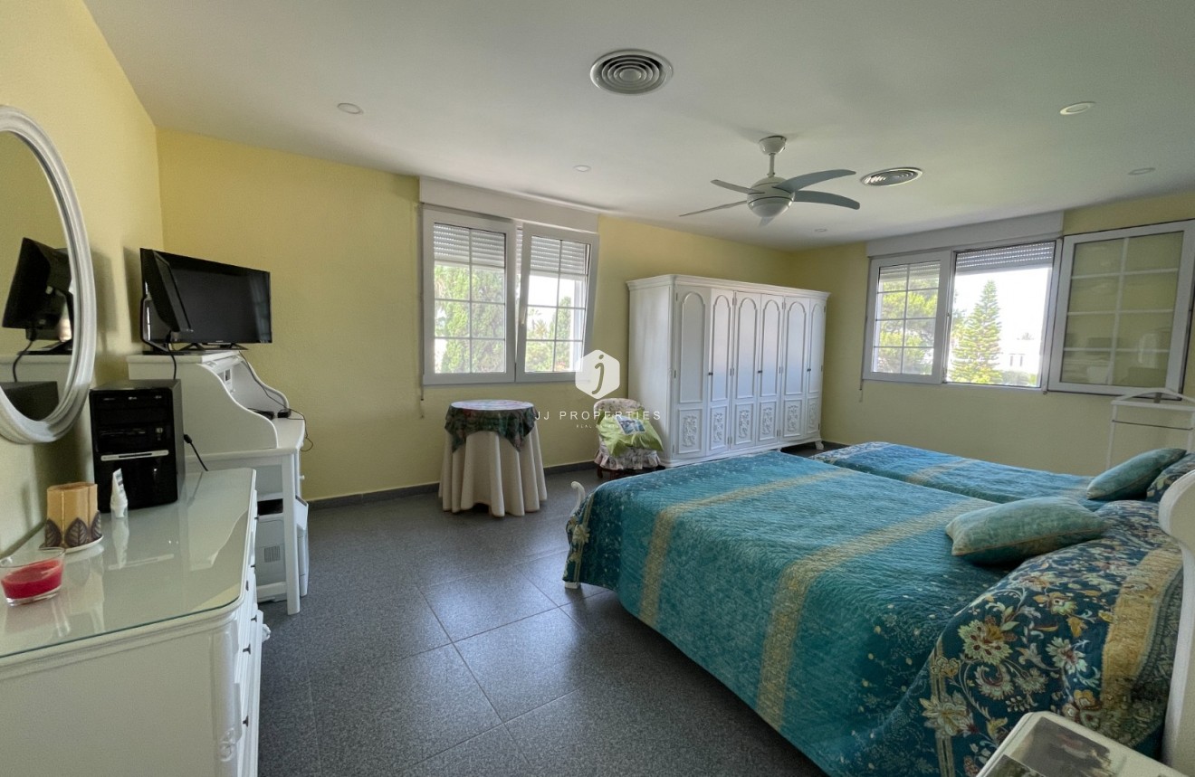 Aus zweiter Hand - Villa -
Orihuela Costa - Costa Blanca