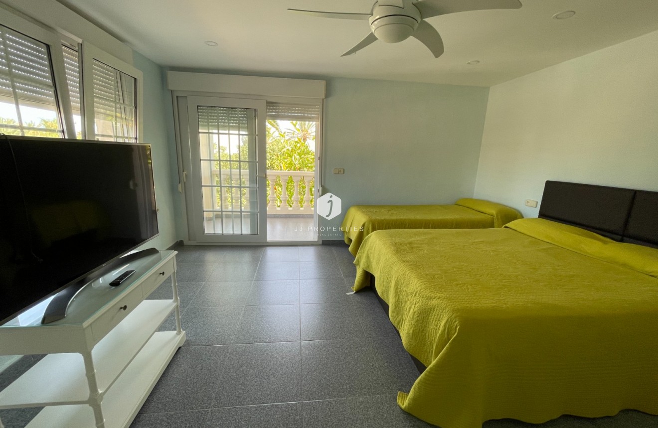 Aus zweiter Hand - Villa -
Orihuela Costa - Costa Blanca