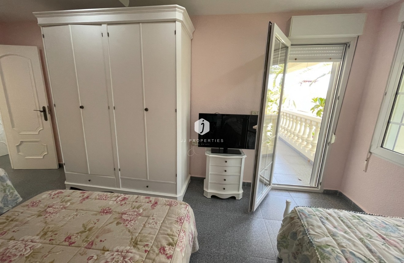 Aus zweiter Hand - Villa -
Orihuela Costa - Costa Blanca