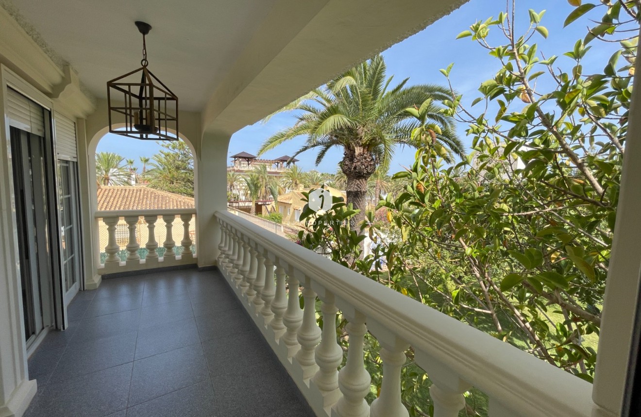 Aus zweiter Hand - Villa -
Orihuela Costa - Costa Blanca