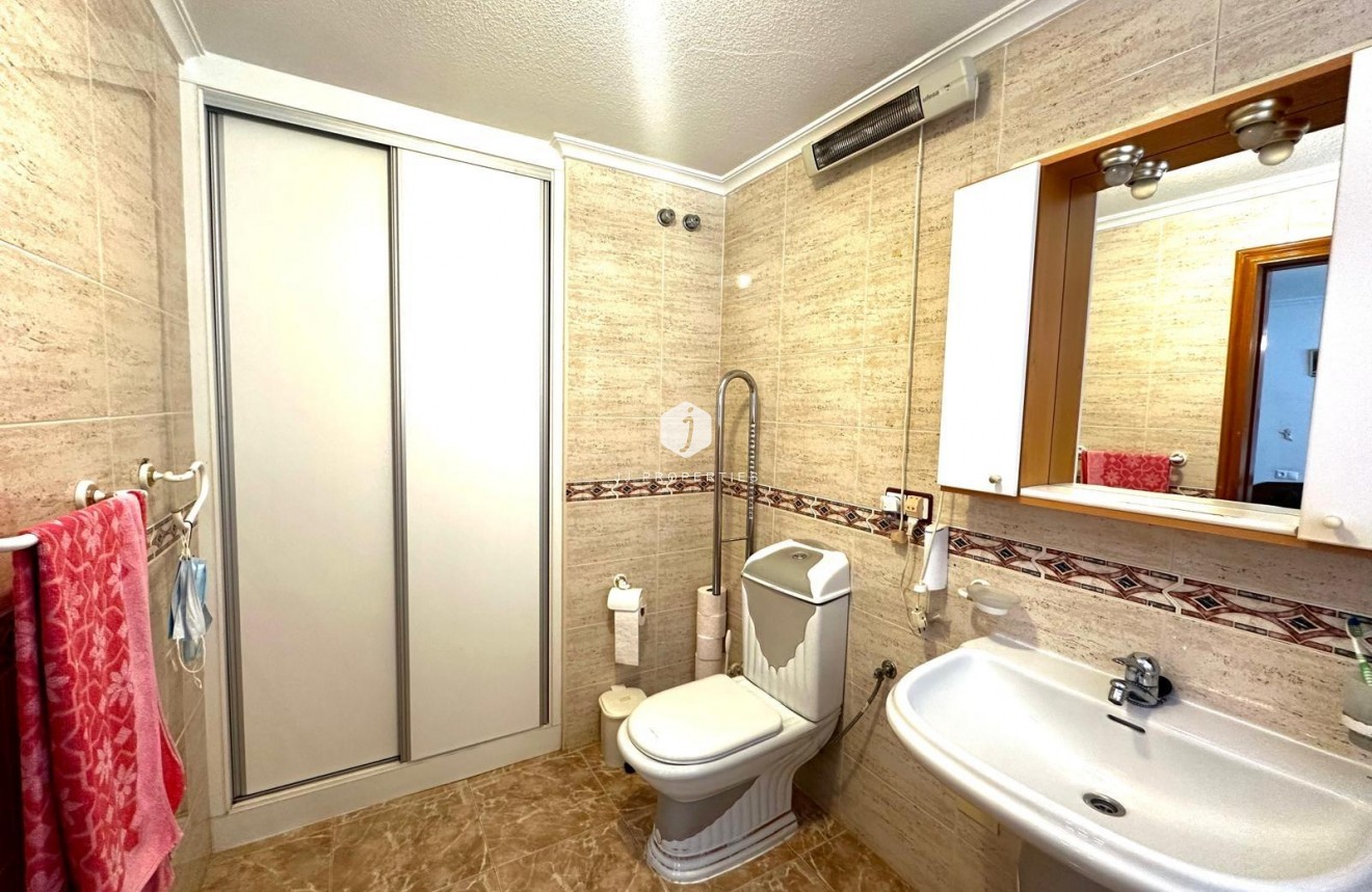 Resale - Apartment / flat -
Torrevieja - Playa del Cura