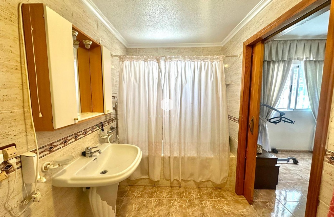 Resale - Apartment / flat -
Torrevieja - Playa del Cura