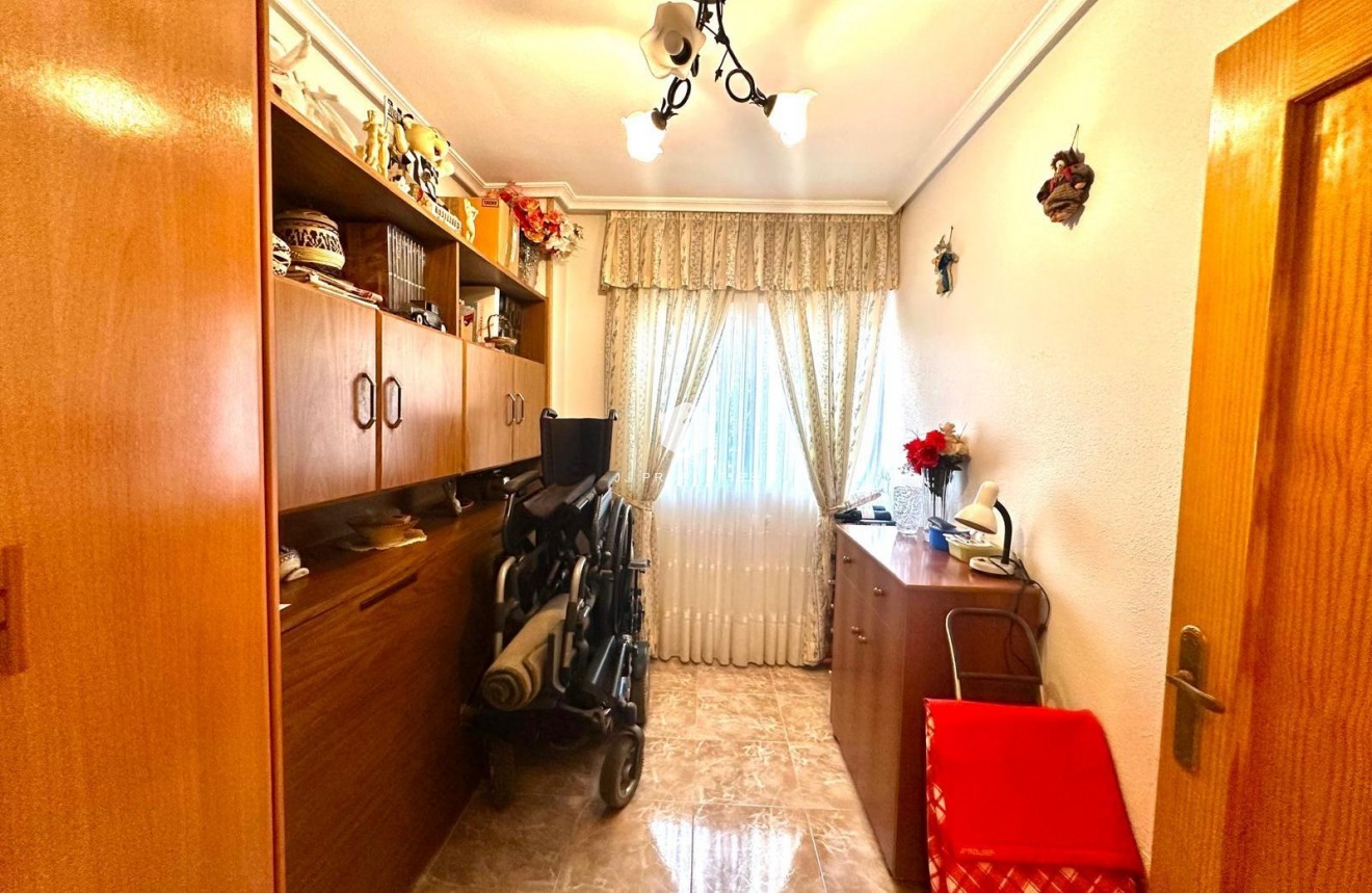 Resale - Apartment / flat -
Torrevieja - Playa del Cura