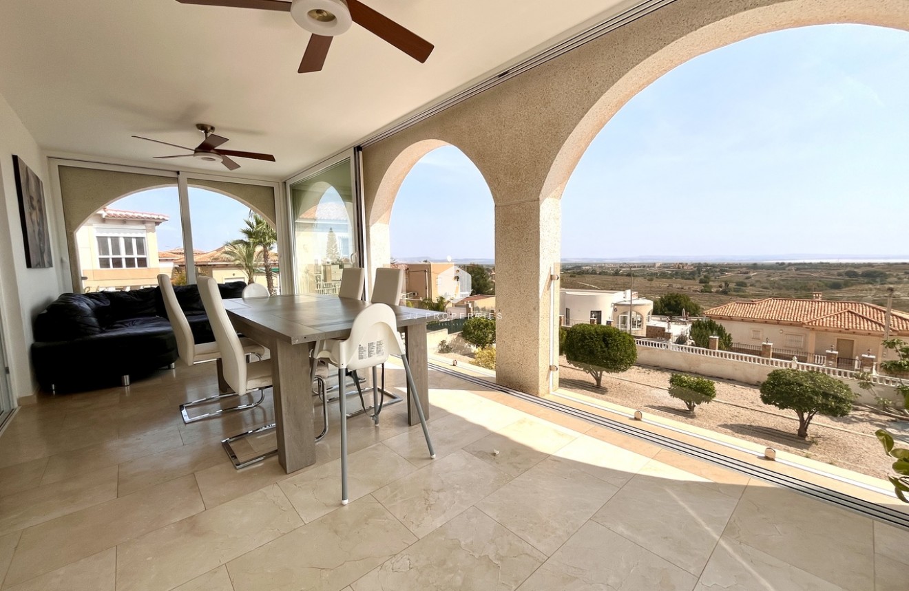 Aus zweiter Hand - Villa -
San Miguel de Salinas - Inland