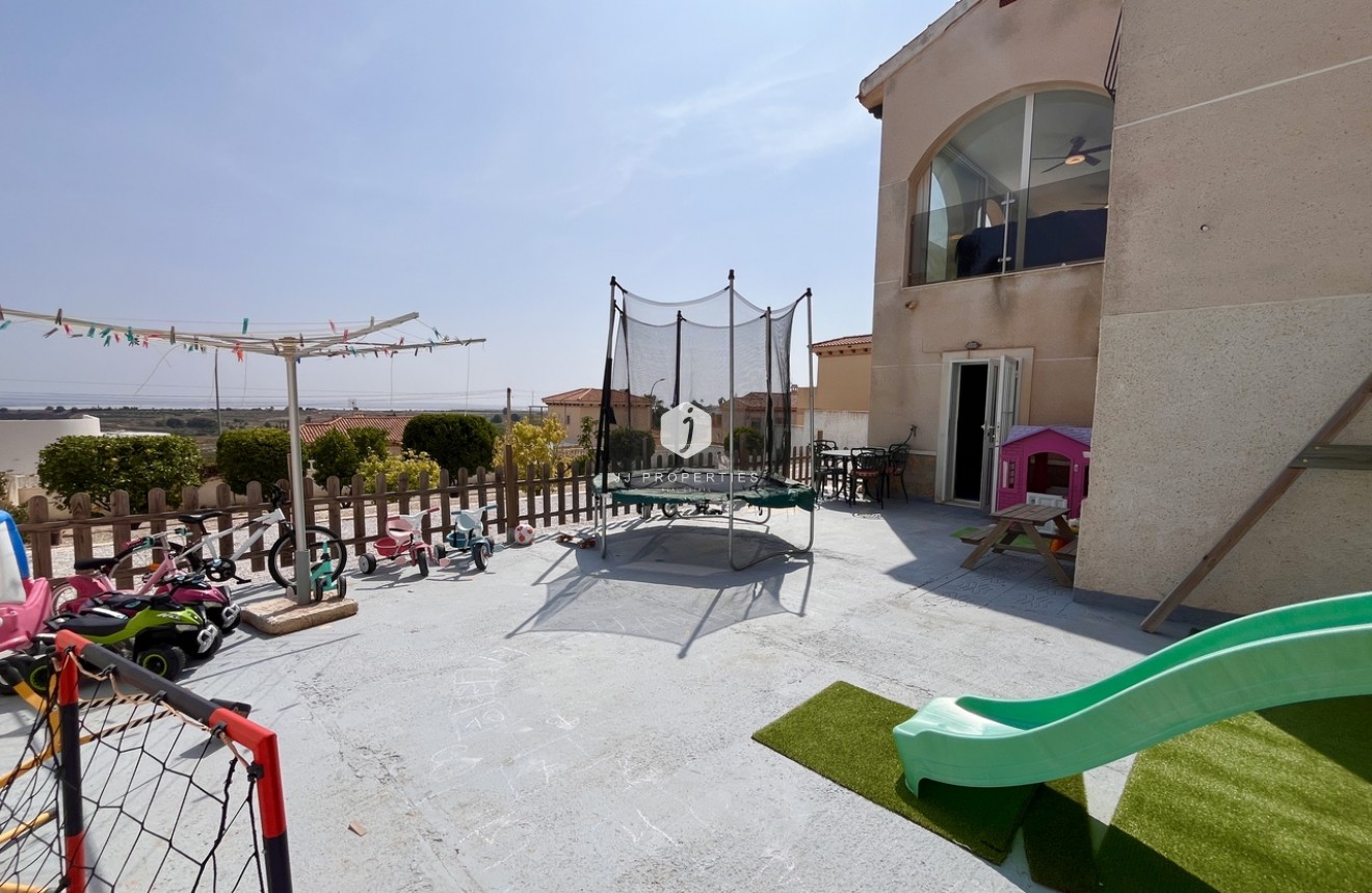 Aus zweiter Hand - Villa -
San Miguel de Salinas - Inland