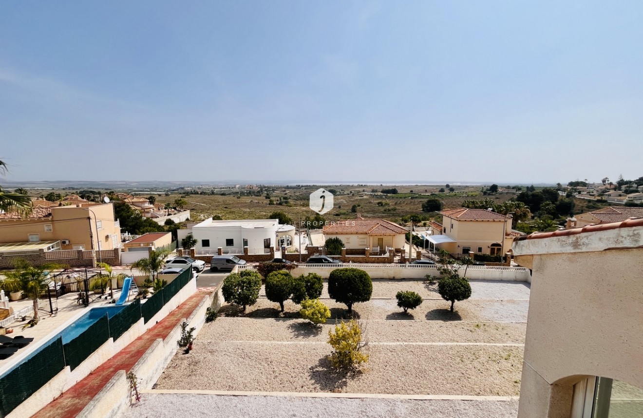 Aus zweiter Hand - Villa -
San Miguel de Salinas - Inland