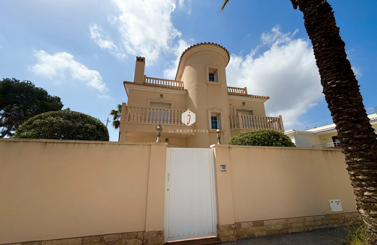 Z drugiej ręki - Villa -
Cabo Roig - Costa Blanca