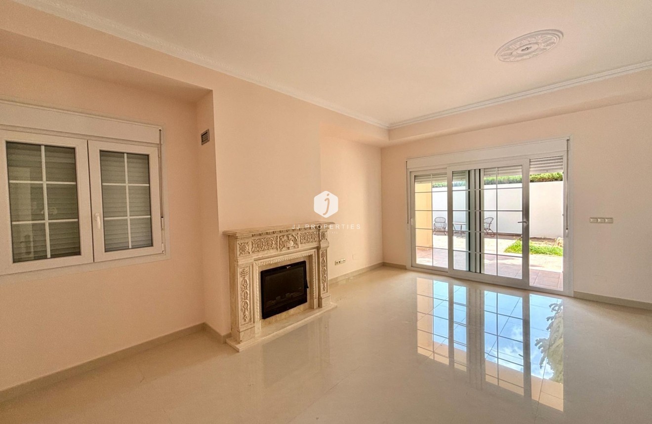 Z drugiej ręki - Villa -
Cabo Roig - Costa Blanca