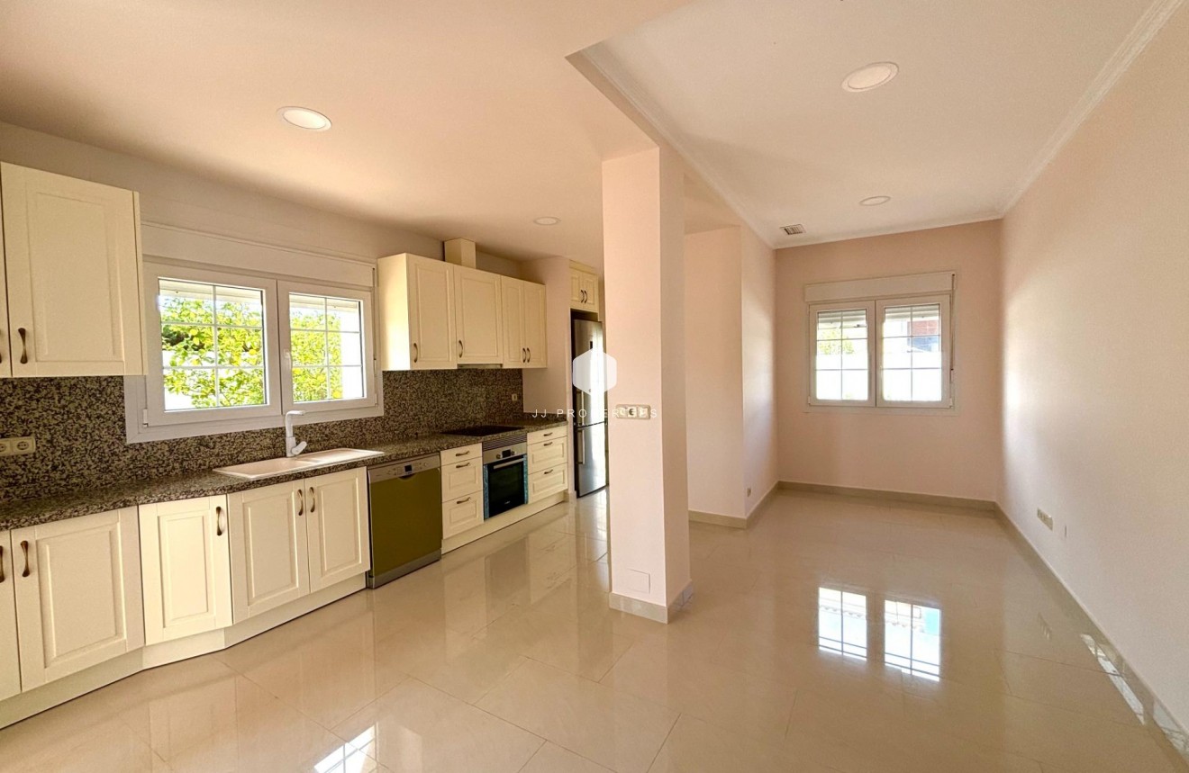 Z drugiej ręki - Villa -
Cabo Roig - Costa Blanca