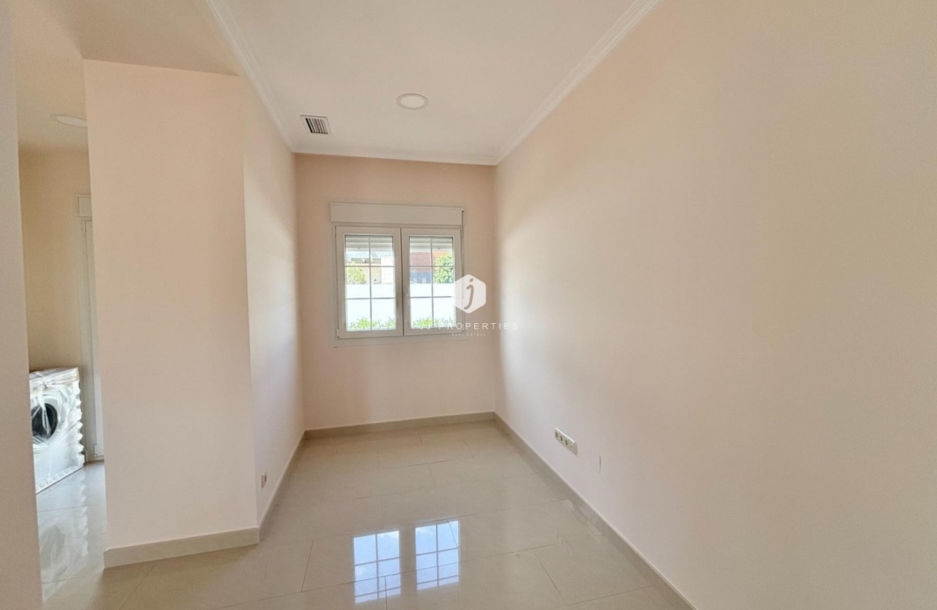 Z drugiej ręki - Villa -
Cabo Roig - Costa Blanca