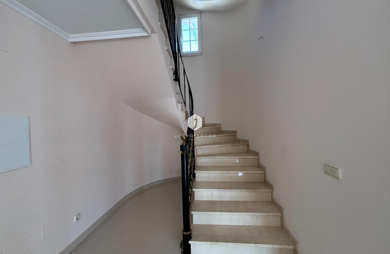 Z drugiej ręki - Villa -
Cabo Roig - Costa Blanca