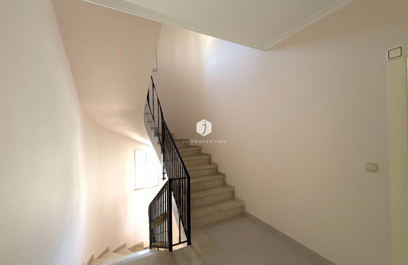 Z drugiej ręki - Villa -
Cabo Roig - Costa Blanca