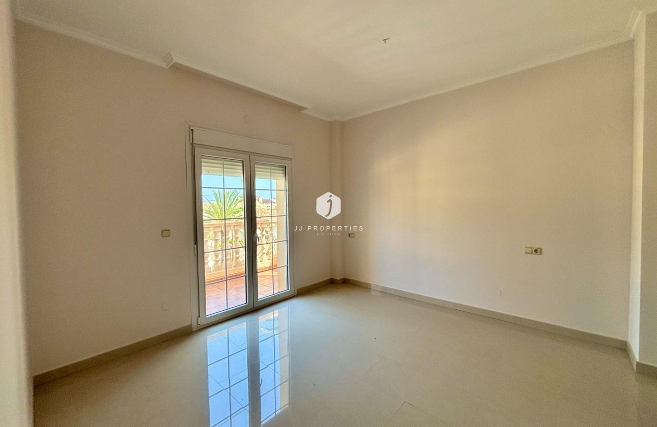 Z drugiej ręki - Villa -
Cabo Roig - Costa Blanca
