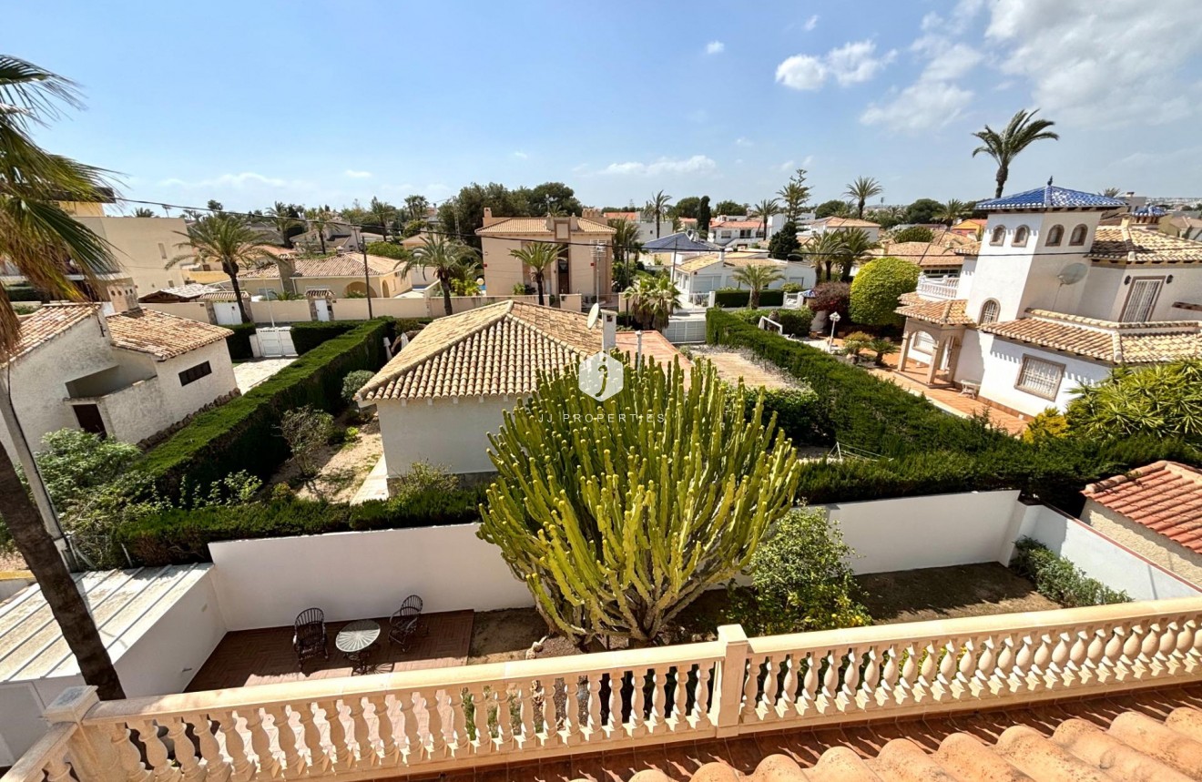 Z drugiej ręki - Villa -
Cabo Roig - Costa Blanca