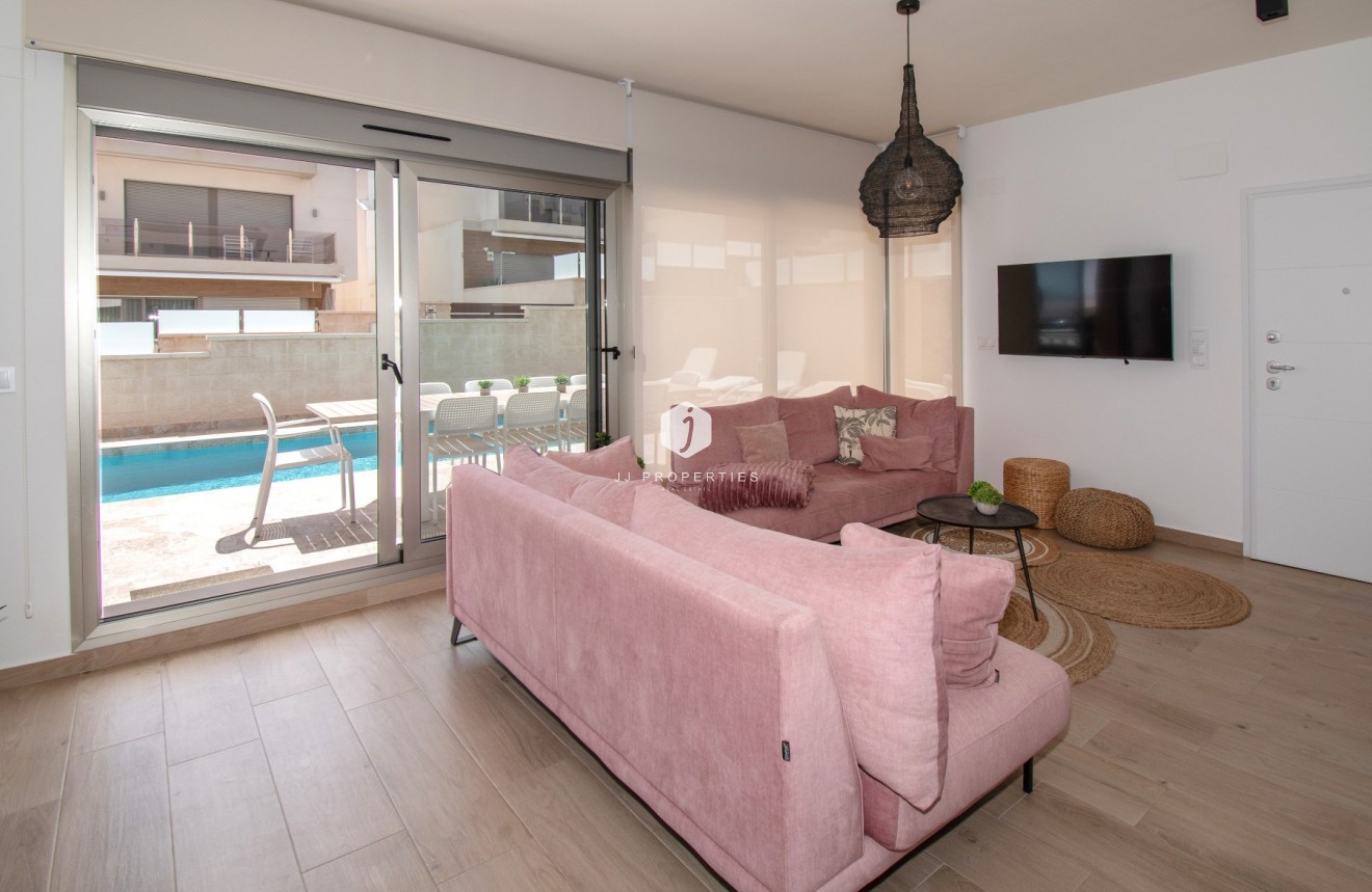 Tweedehands - Villa -
Orihuela Costa - Costa Blanca