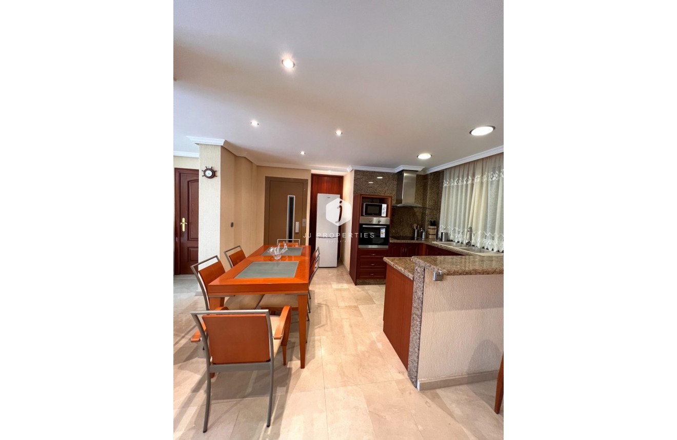 Tweedehands - duplex -
Torrevieja