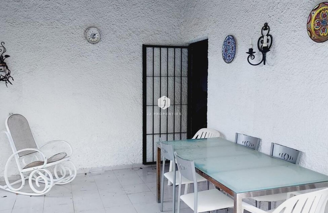 Z drugiej ręki - Villa -
Orihuela Costa - Punta Prima