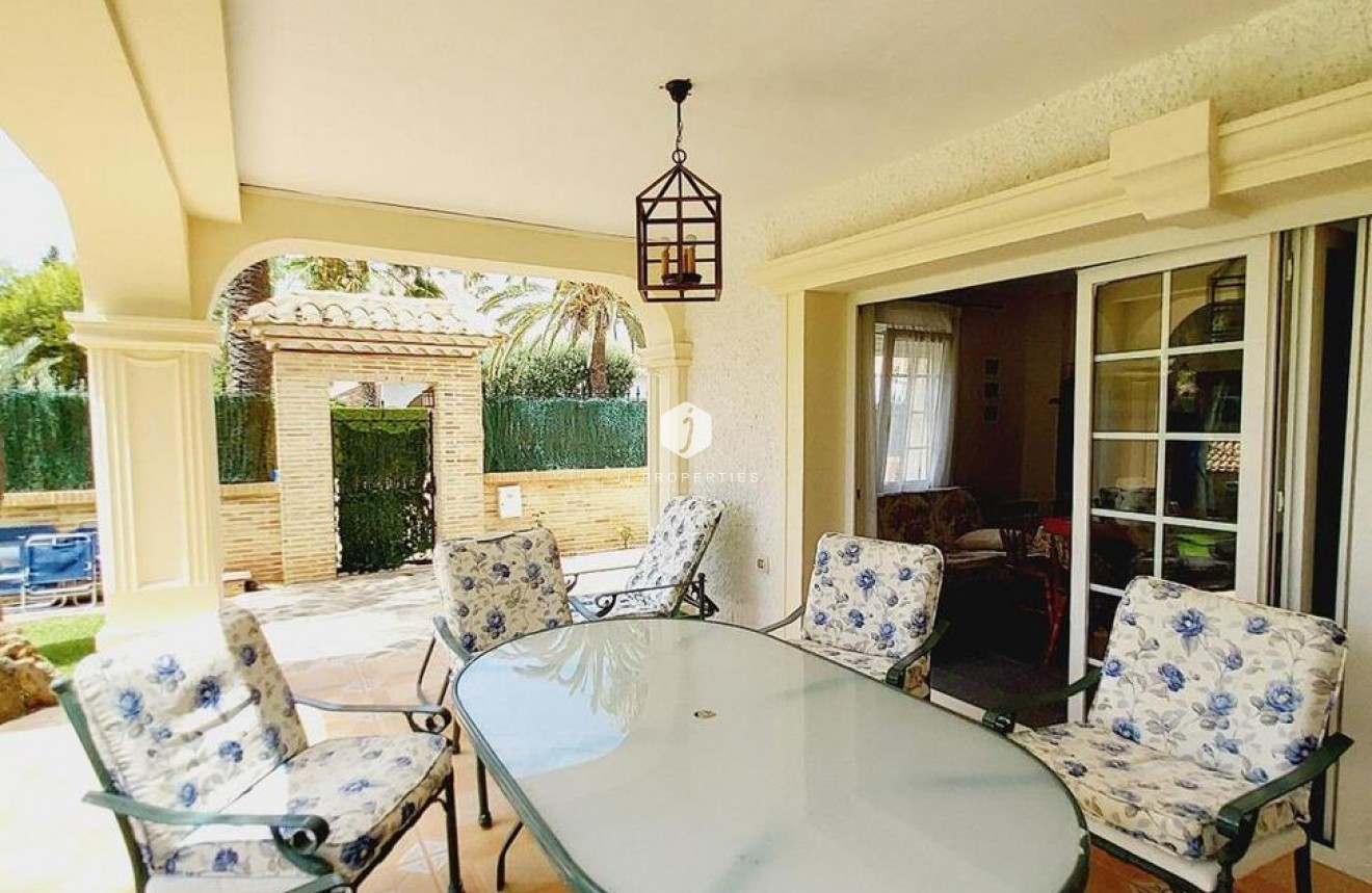 Resale - Villa -
Orihuela Costa - Cabo Roig