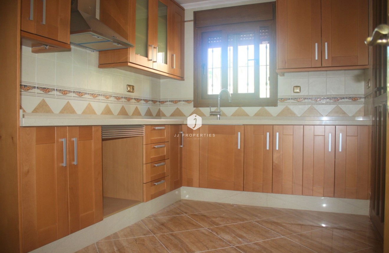 Tweedehands - Villa -
Los Altos - Costa Blanca