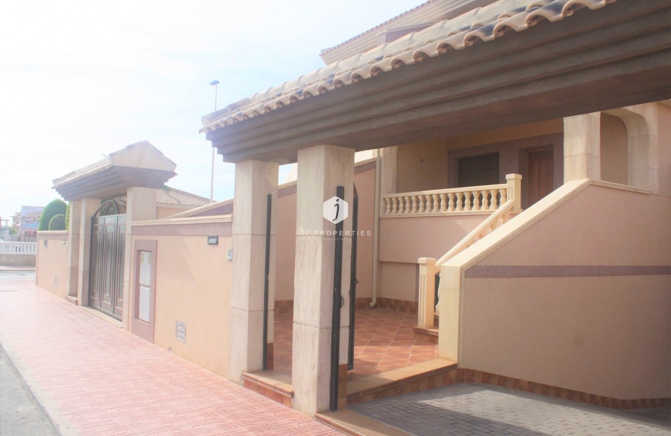 D'occasion - Chalet -
Los Altos - Costa Blanca