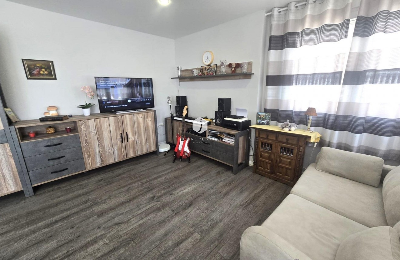 Z drugiej ręki - Mieszkanie w bloku -
Torrevieja - Playa del Cura