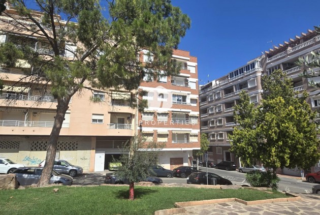 Z drugiej ręki - Mieszkanie w bloku -
Torrevieja - Playa del Cura