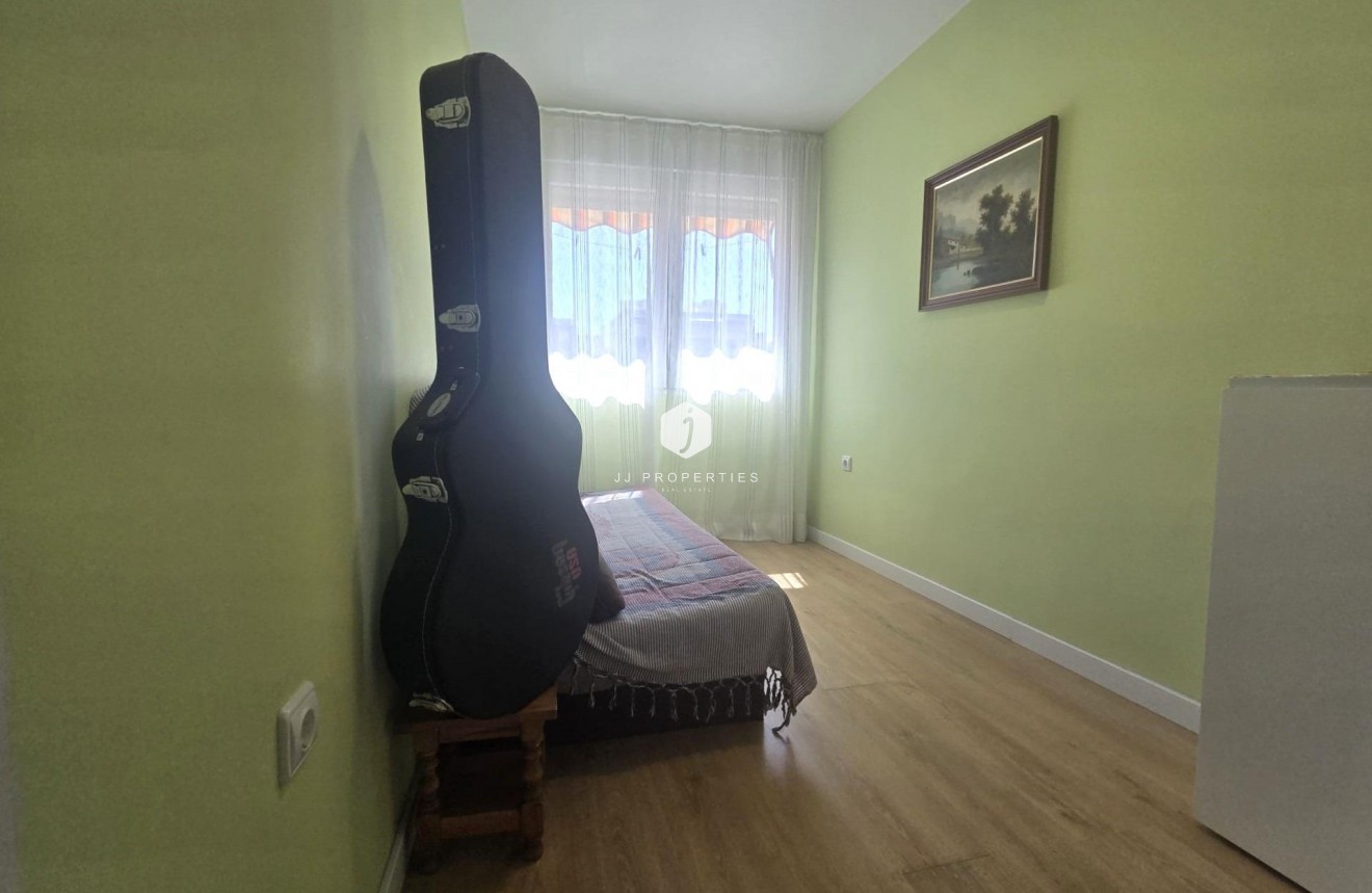 Z drugiej ręki - Mieszkanie w bloku -
Torrevieja - Playa del Cura