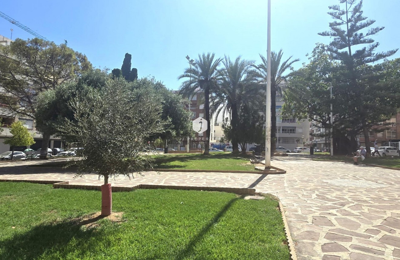 Z drugiej ręki - Mieszkanie w bloku -
Torrevieja - Playa del Cura