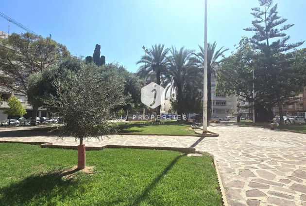 Z drugiej ręki - Mieszkanie w bloku -
Torrevieja - Playa del Cura