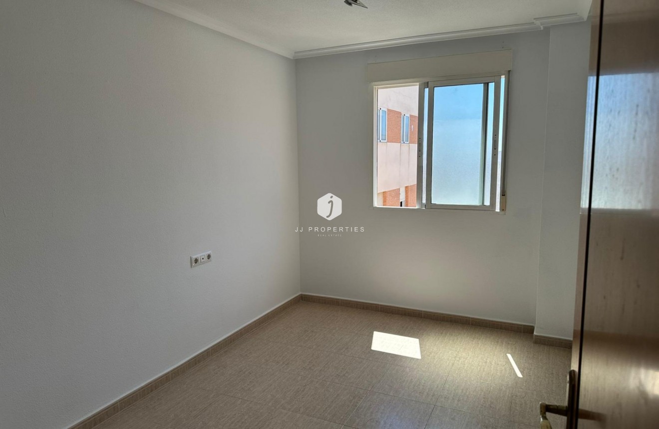 Z drugiej ręki - Mieszkanie w bloku -
Torrevieja - Centro