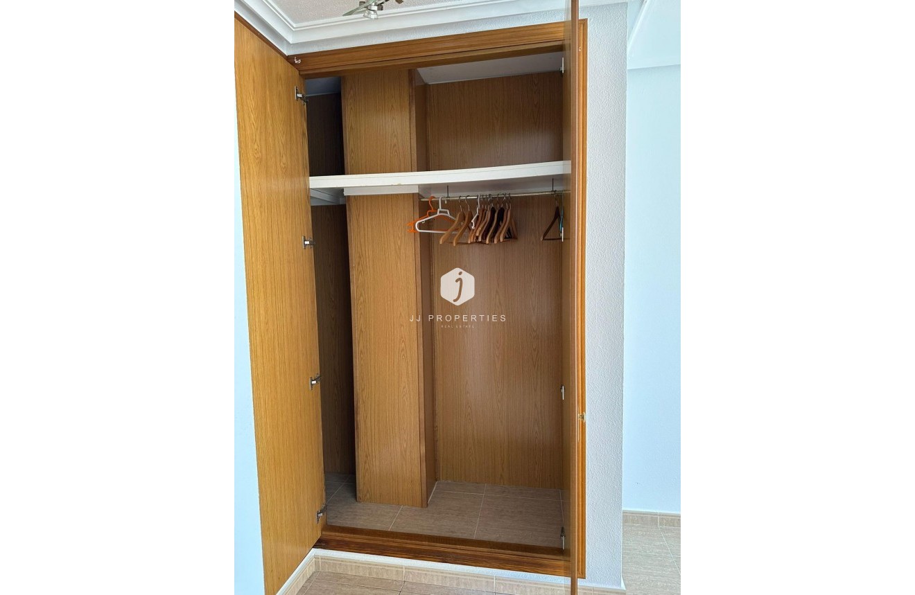 Z drugiej ręki - Mieszkanie w bloku -
Torrevieja - Centro