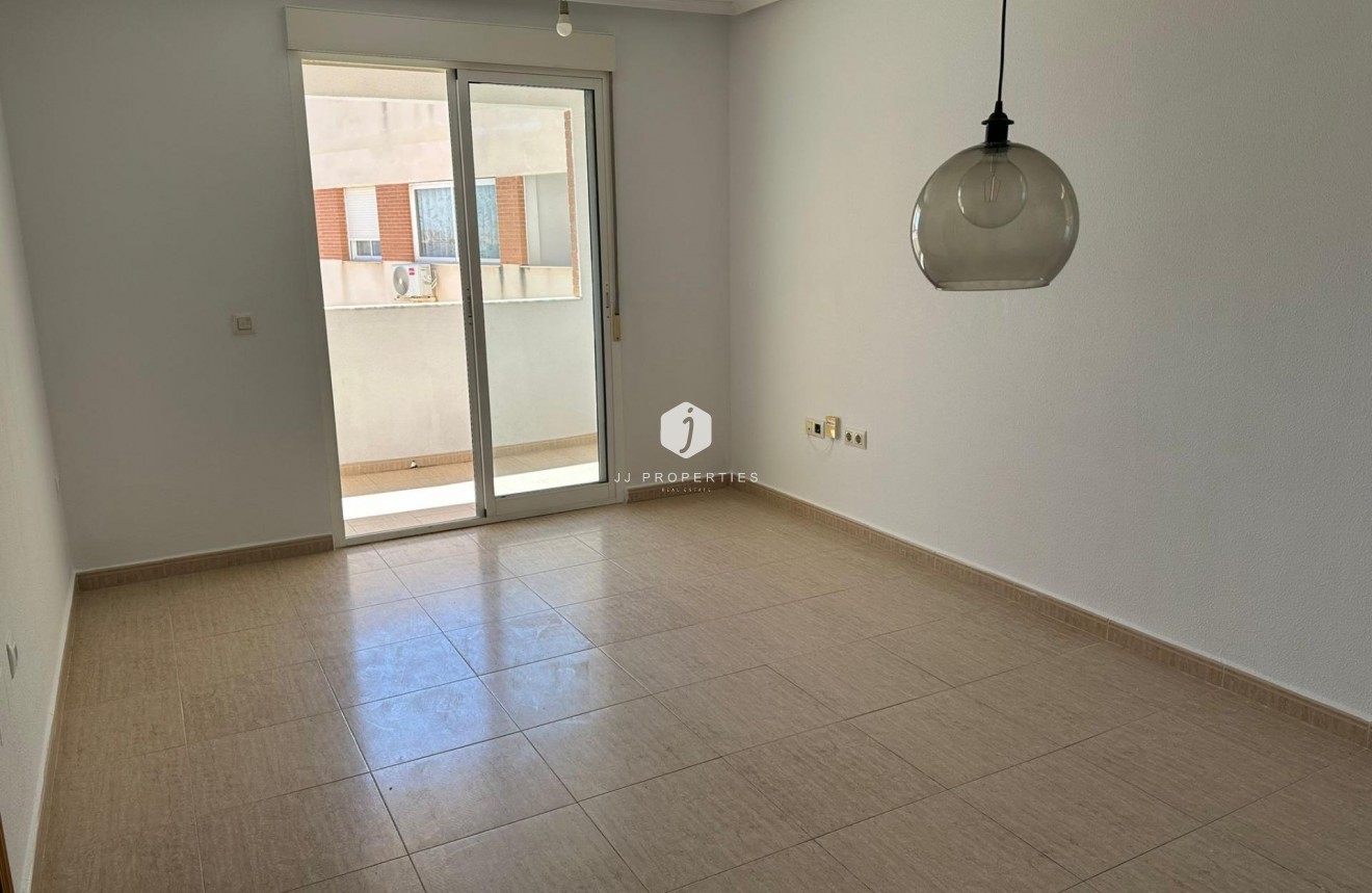 Z drugiej ręki - Mieszkanie w bloku -
Torrevieja - Centro