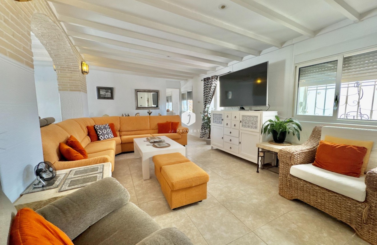 Z drugiej ręki - Villa -
Dolores - Comunidad Valenciana